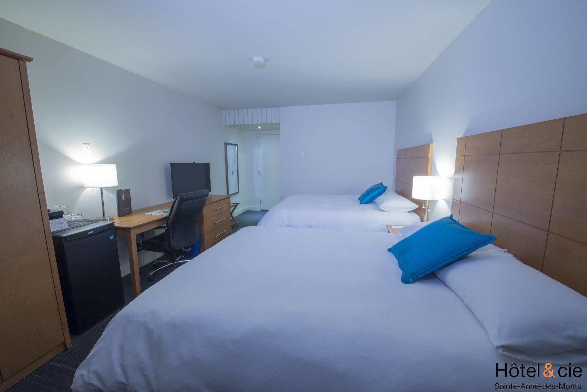 Hotel & Cie Sainte Anne des Monts Bagian luar foto