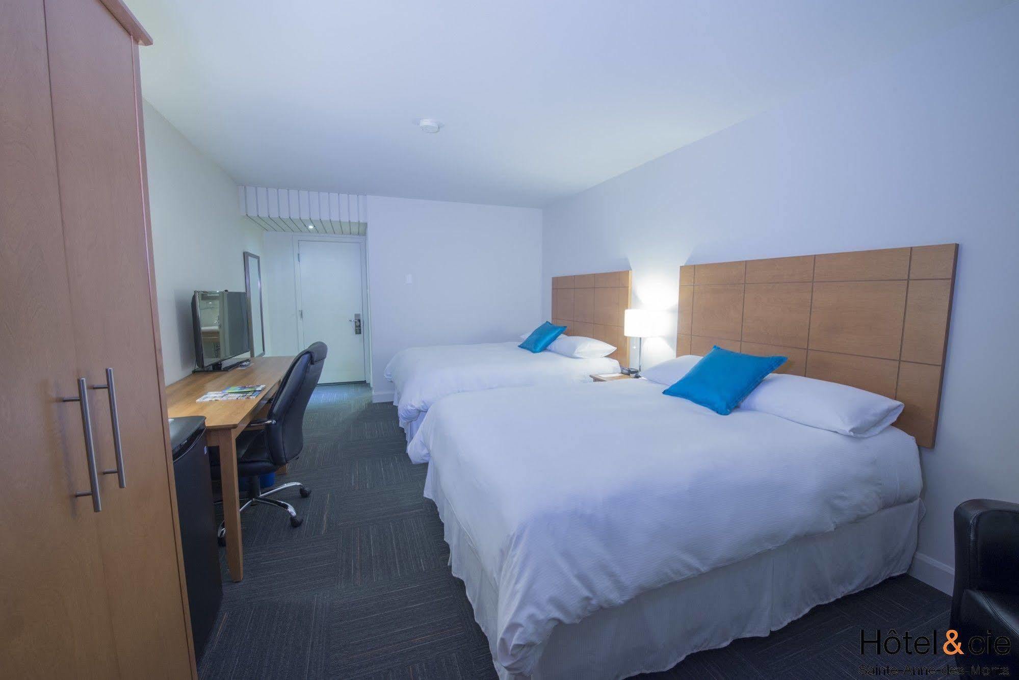 Hotel & Cie Sainte Anne des Monts Bagian luar foto